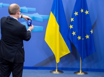 Украина подписала политическую часть ассоциации с ЕС