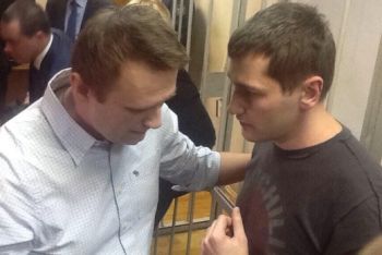 Алексей Навальный приговорен к условному сроку, а его брат Олег - к 3,5 годам колонии