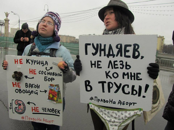 Россияне поддерживают право женщин на аборт