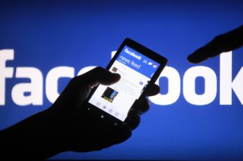 Facebook будет предупреждать пользователей о госслежке