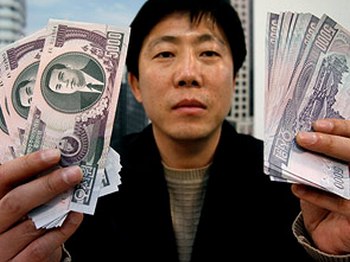 Власти КНДР исполнили «последнюю волю» Ким Чен Ира, запретив иностранную валюту