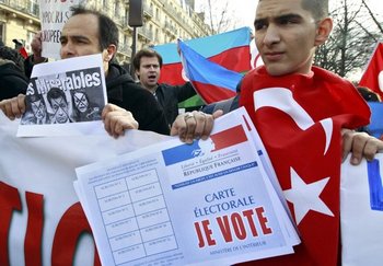 Закон об ответственности за отрицание геноцида одобрен сенатом Франции