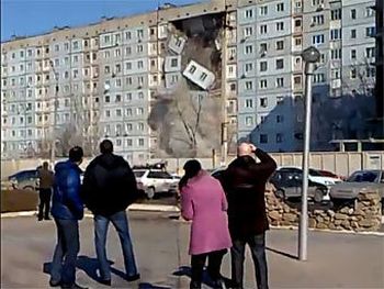 В результате взрыва обрушился жилой дом в Астрахани (ВИДЕО)