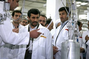 Иран заявляет о прогрессе своей ядерной программы и угрожает США