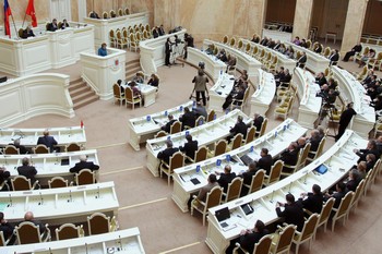 Питерские депутаты требуют уголовного наказания за «призывы к педофилии»