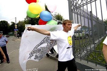 Мосгорсуд оставил под стражей участниц Pussy Riot вопреки слухам о том, что Кремль 'передумал'