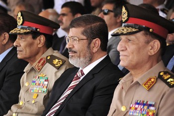 Президент Египта вновь созвал распущенный парламент