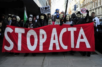 Европейский парламент отверг скандальное международное соглашение о 'борьбе с пиратством' (АСТА)