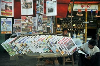 Власти Бирмы отменили цензуру в СМИ