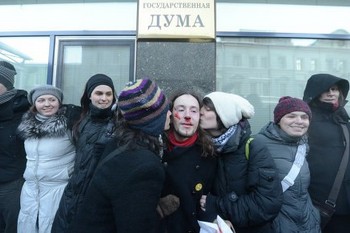 ЛГБТ-активисты протестовали возле Госдумы против запрета гей-пропаганды